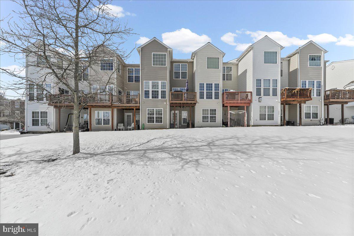 LONGFORD CROSSING - Residential