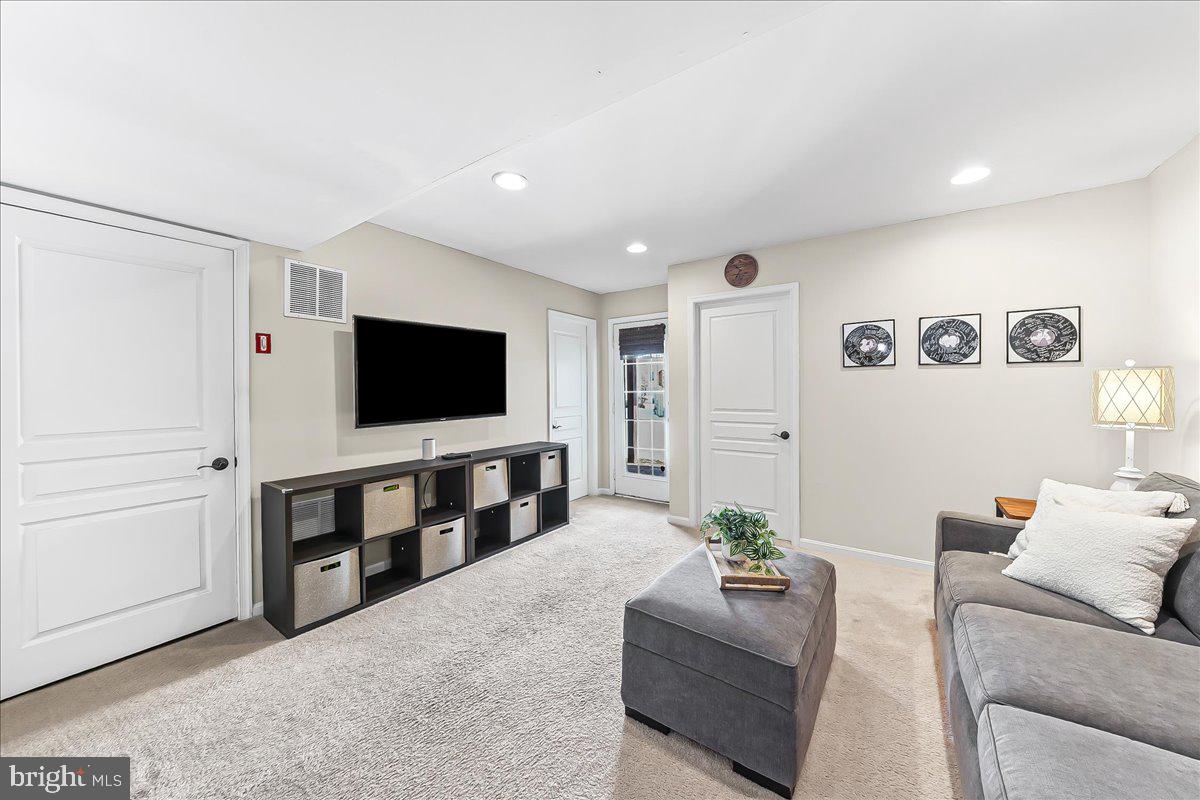 LONGFORD CROSSING - Residential