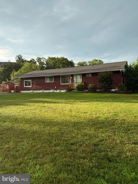 Photo of 906 Wingfield Road, WOODBRIDGE, VA 22191 (MLS # VAPW2125186)