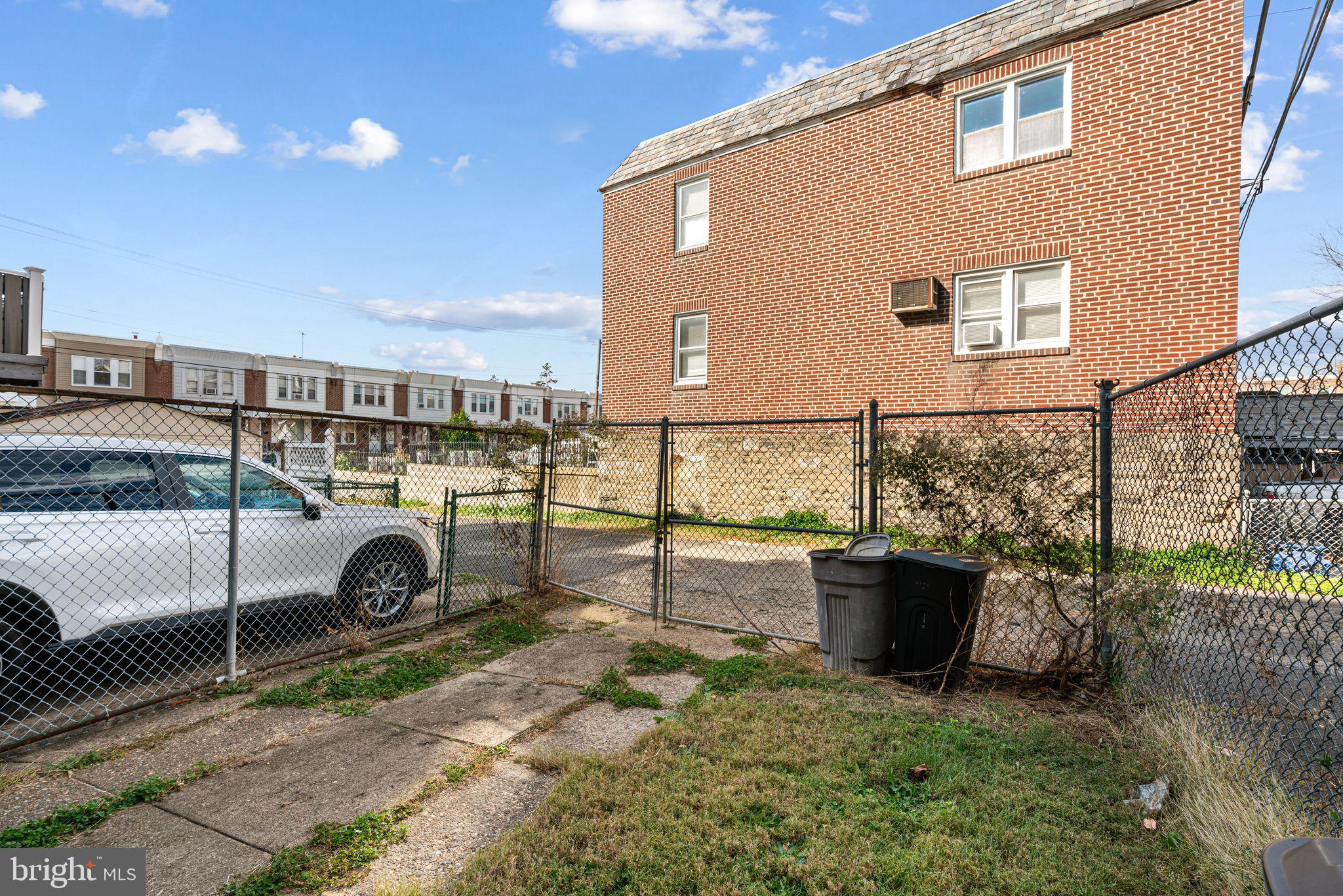 LAWNDALE - Residential