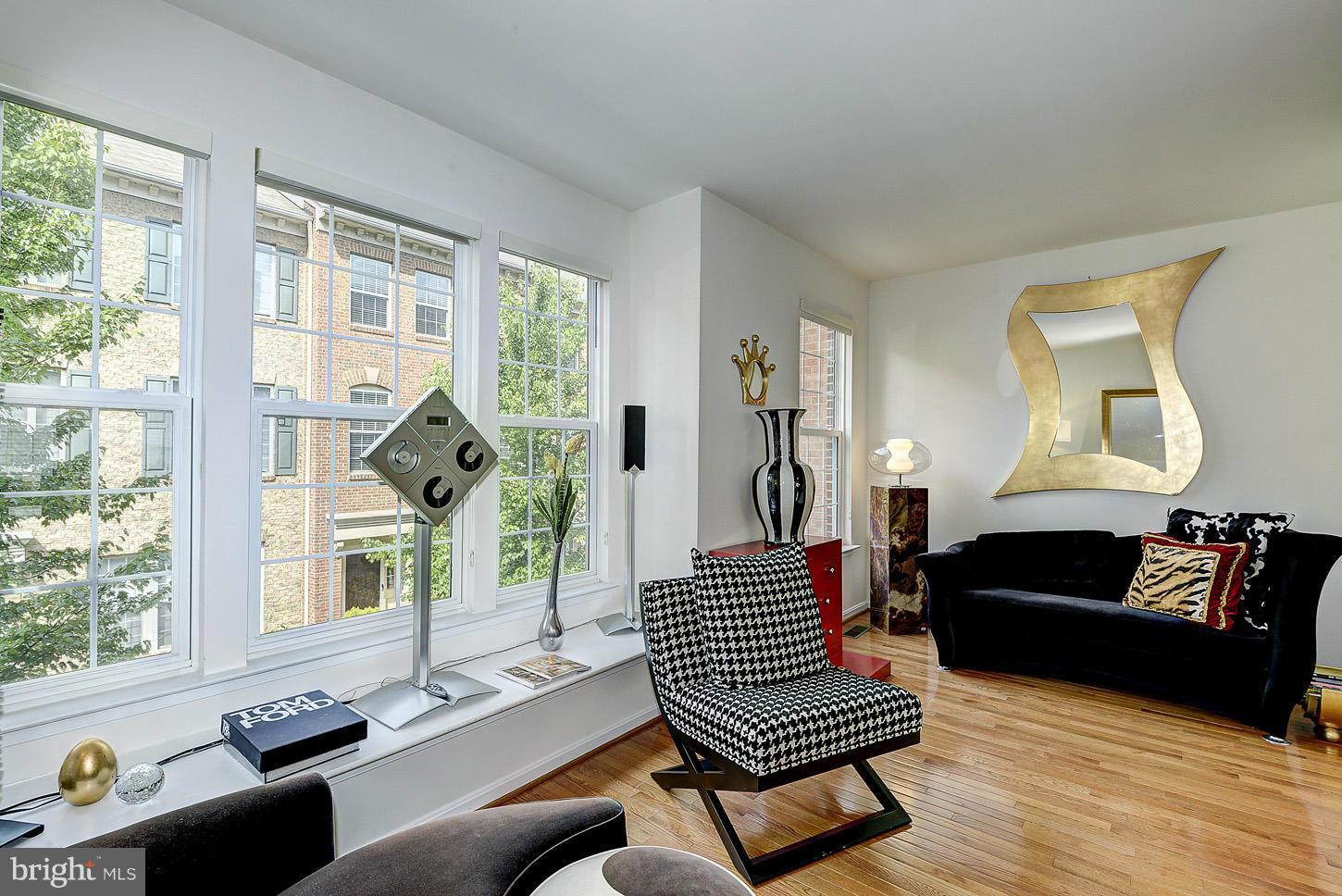 HUNTINGTON STATION - Residential