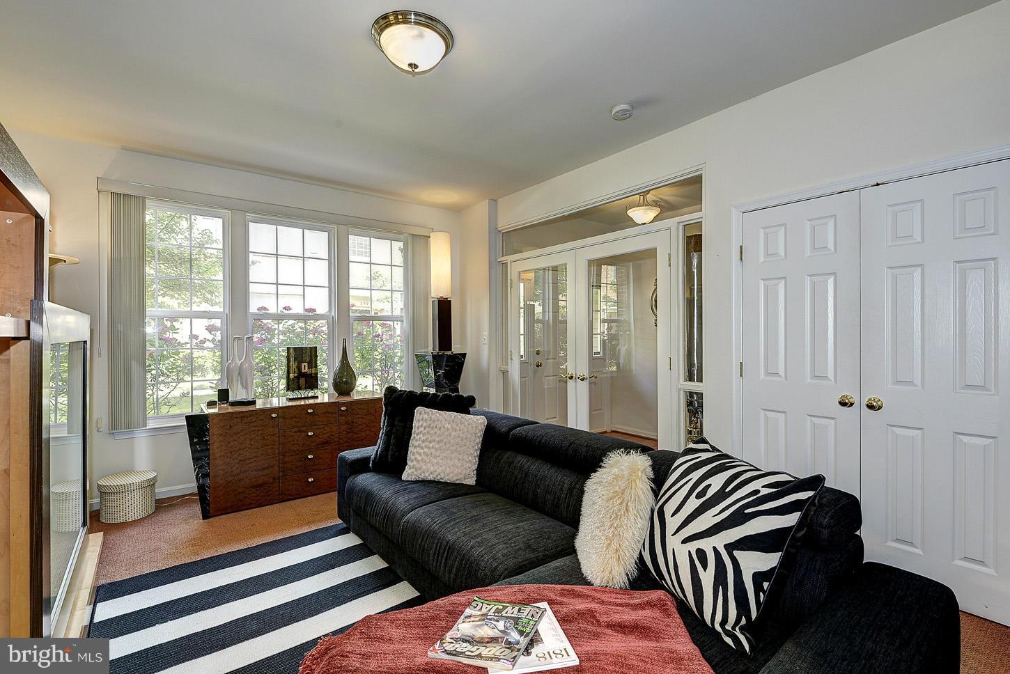 HUNTINGTON STATION - Residential