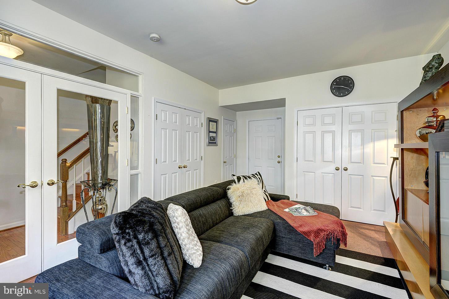 HUNTINGTON STATION - Residential