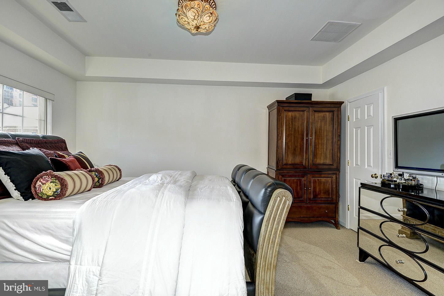 HUNTINGTON STATION - Residential