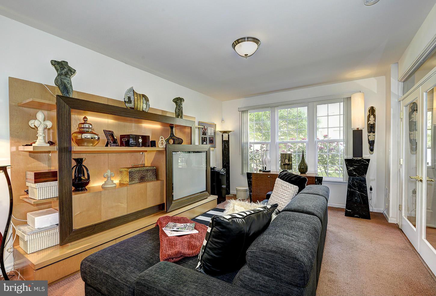 HUNTINGTON STATION - Residential