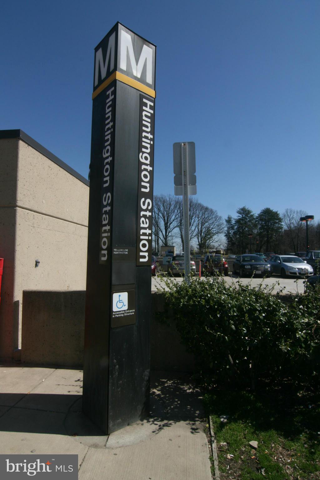 HUNTINGTON STATION - Residential