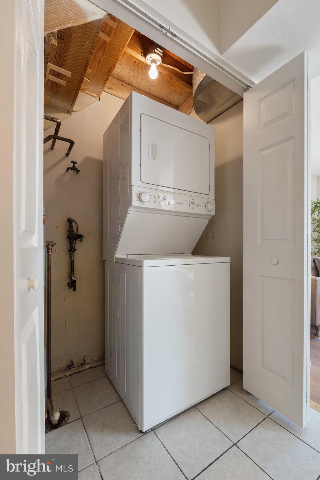 LONDON TOWN WEST - Residential