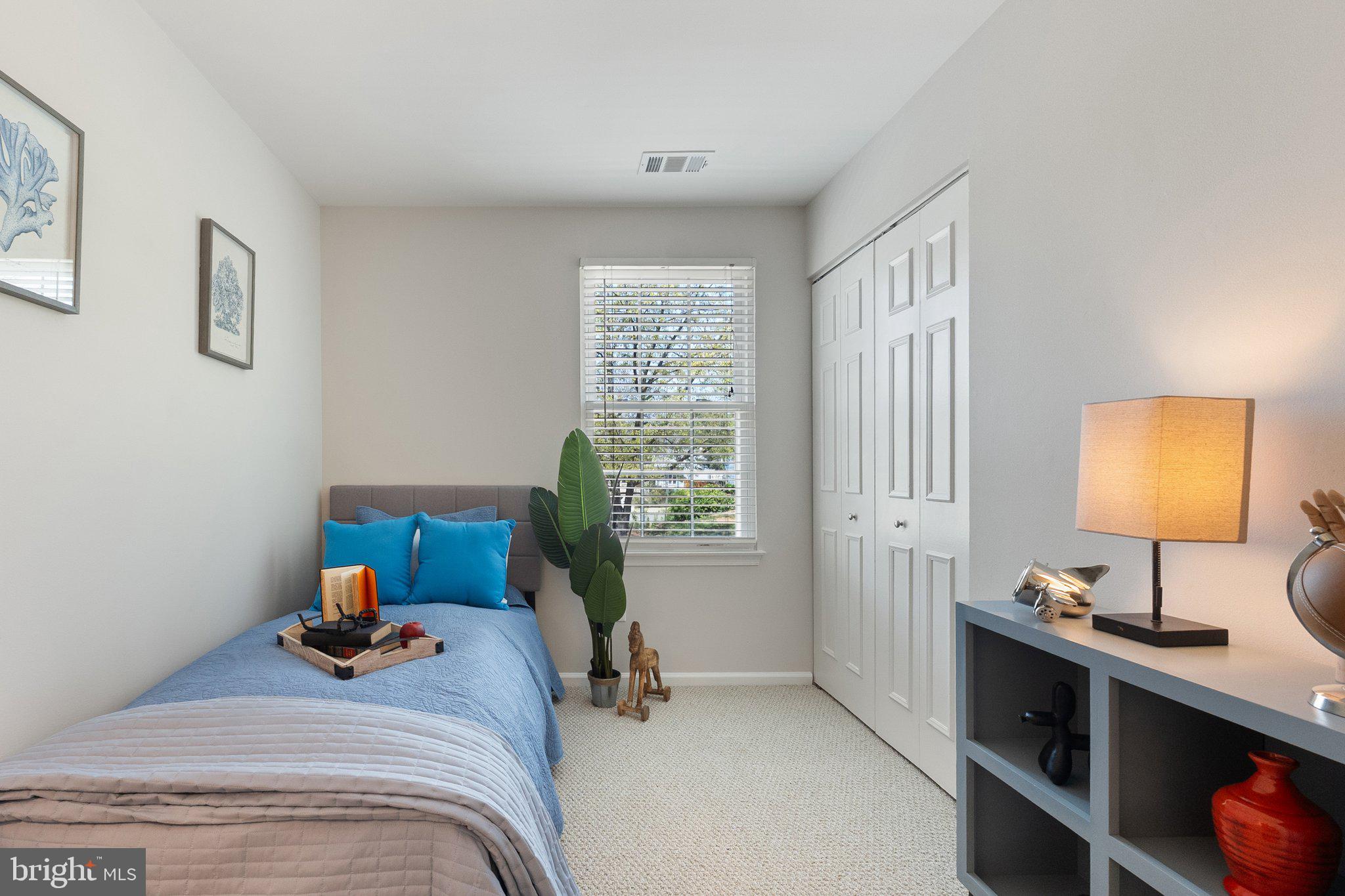 LONDON TOWN WEST - Residential