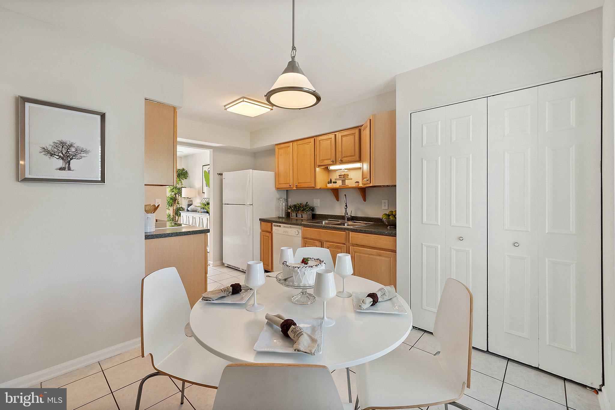 LONDON TOWN WEST - Residential