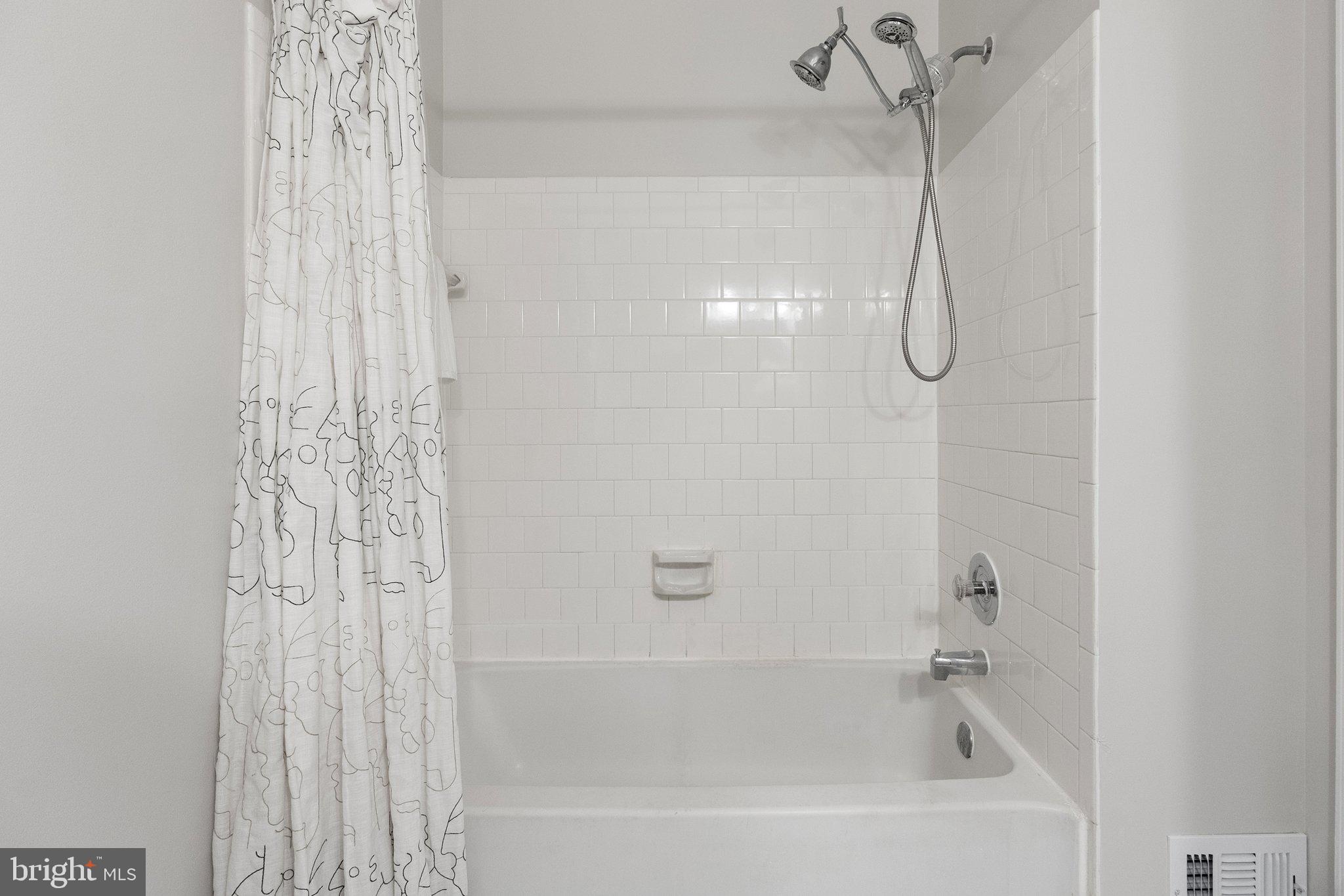 LONDON TOWN WEST - Residential