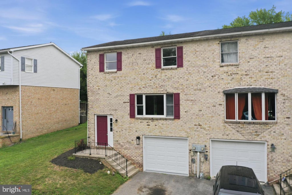 Photo of 1464 Hollywell Avenue, CHAMBERSBURG, PA 17201 (MLS # PAFL2037888)