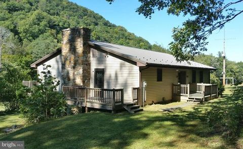 Homes For Sale - 250 Peanut Place Pl<br/> GREAT CACAPON, WV 25422