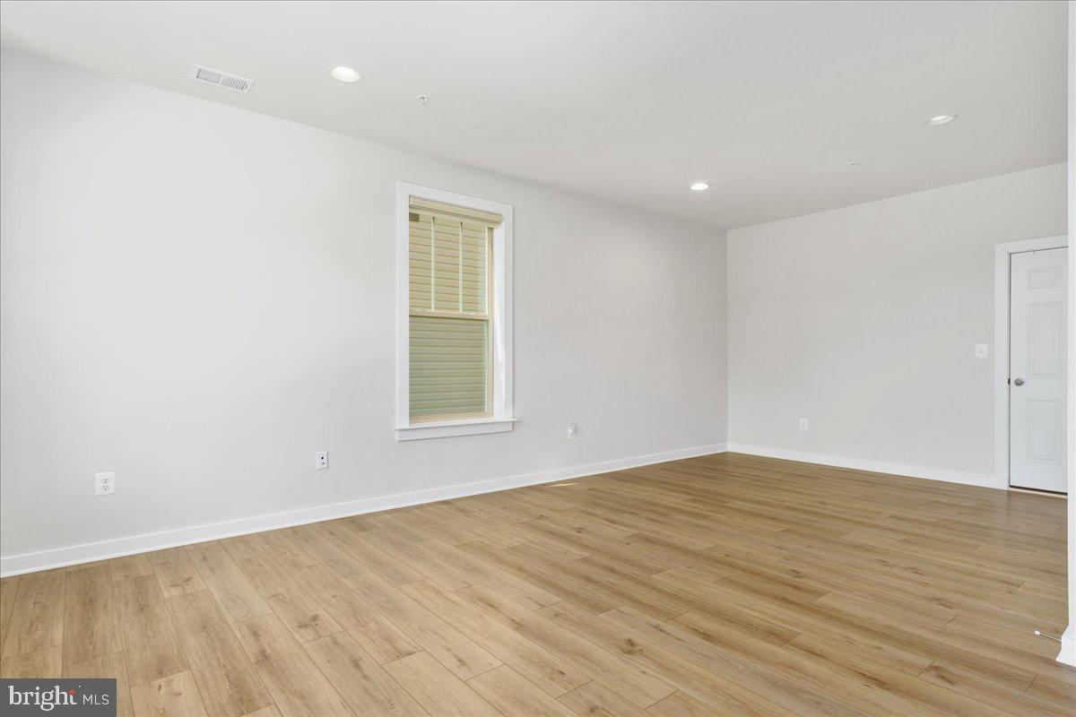 VILLAGES OF URBANA - Residential Lease