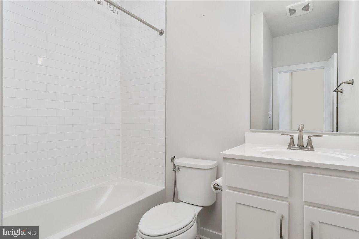 VILLAGES OF URBANA - Residential Lease