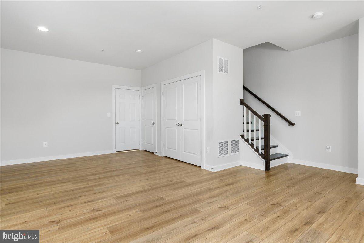 VILLAGES OF URBANA - Residential Lease