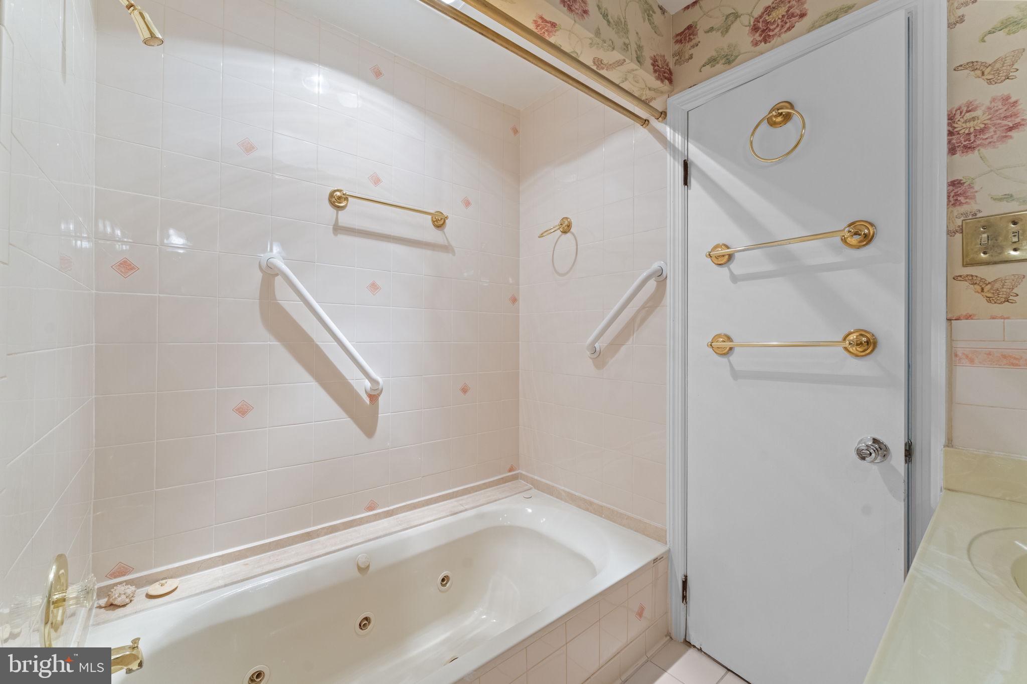 DOVER BALMORAL RIVERWOOD - Residential