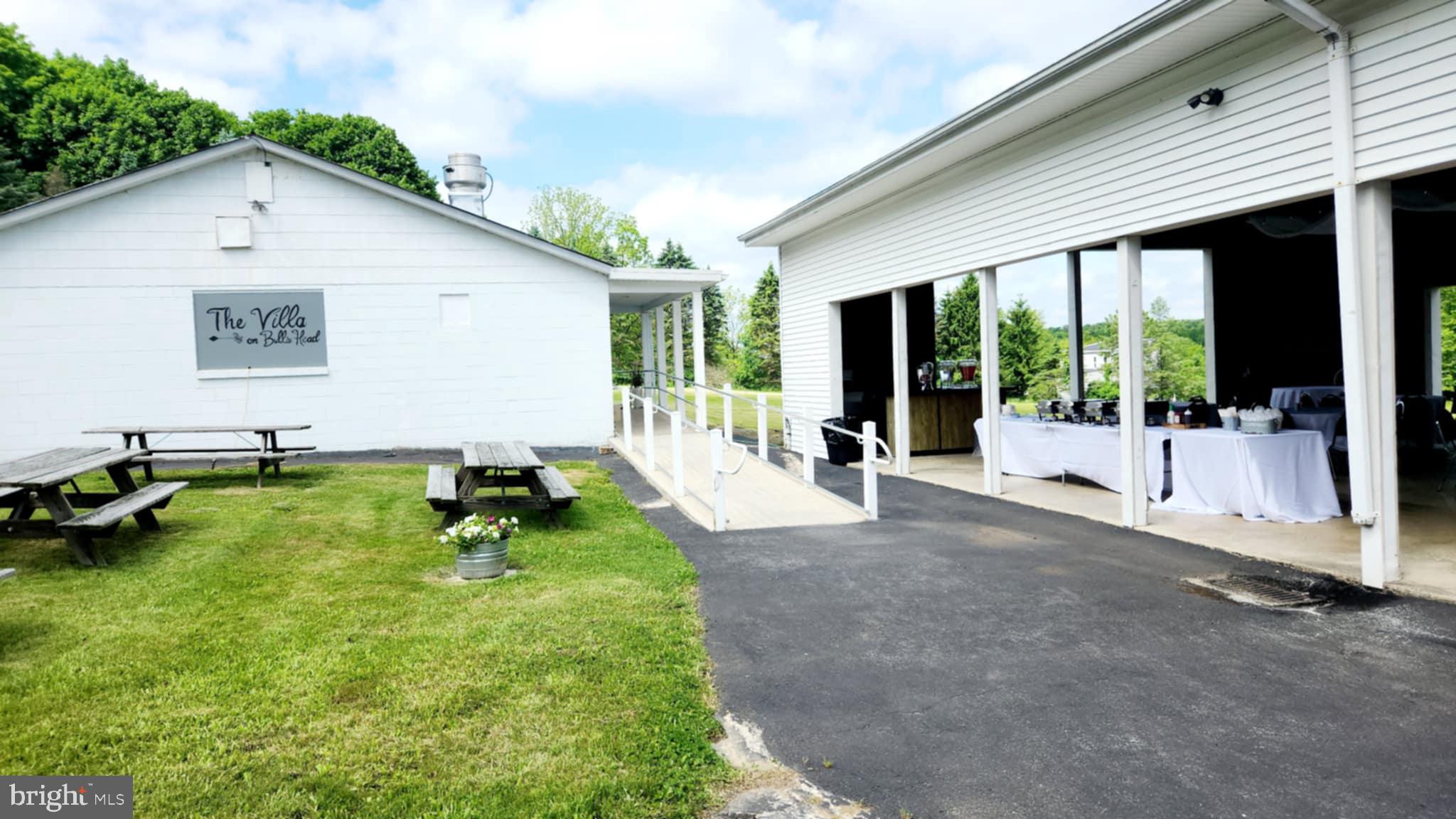 BULLS HEAD - Commercial Sale