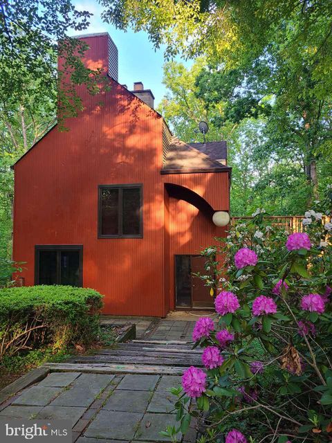 Photo of 10817 Cross School Road, RESTON, VA 20191 (MLS # VAFX2319120)