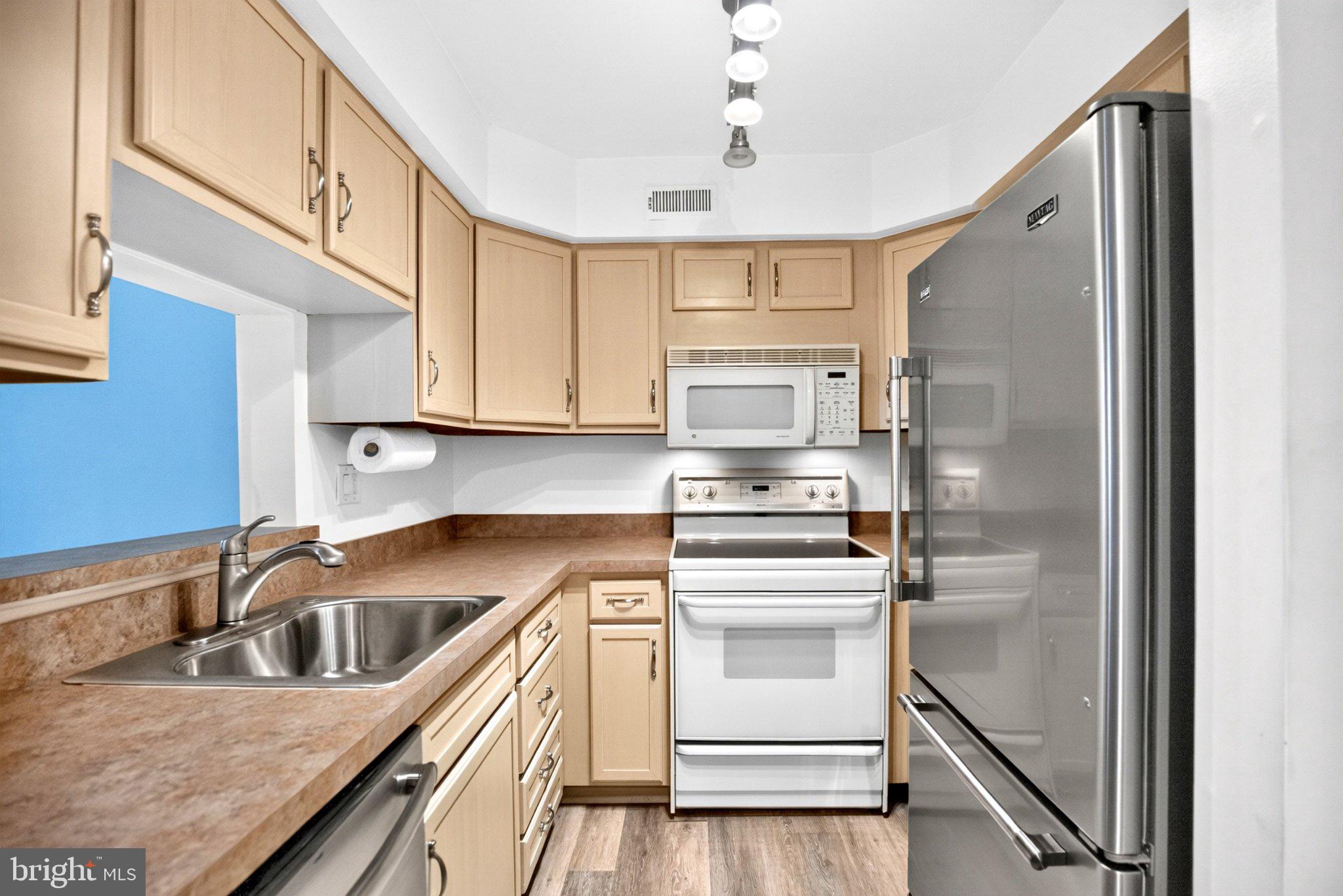237 FOXWOOD LANE