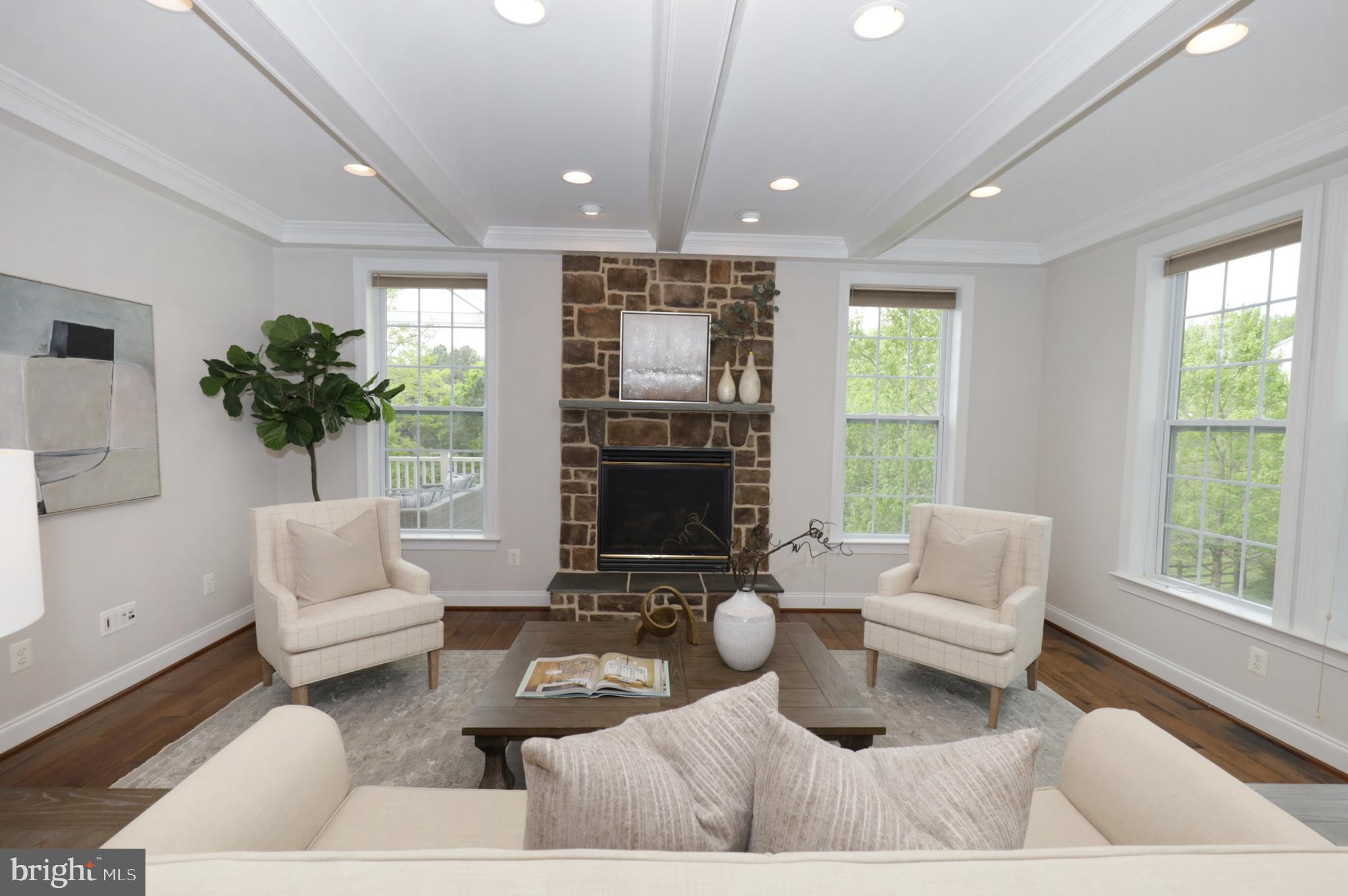 LAKEWOOD HILLS - Residential