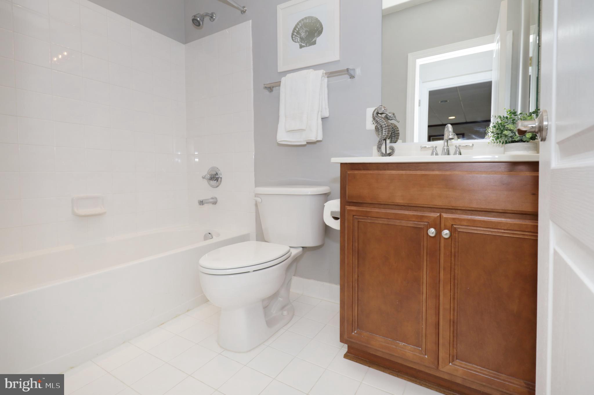 LAKEWOOD HILLS - Residential