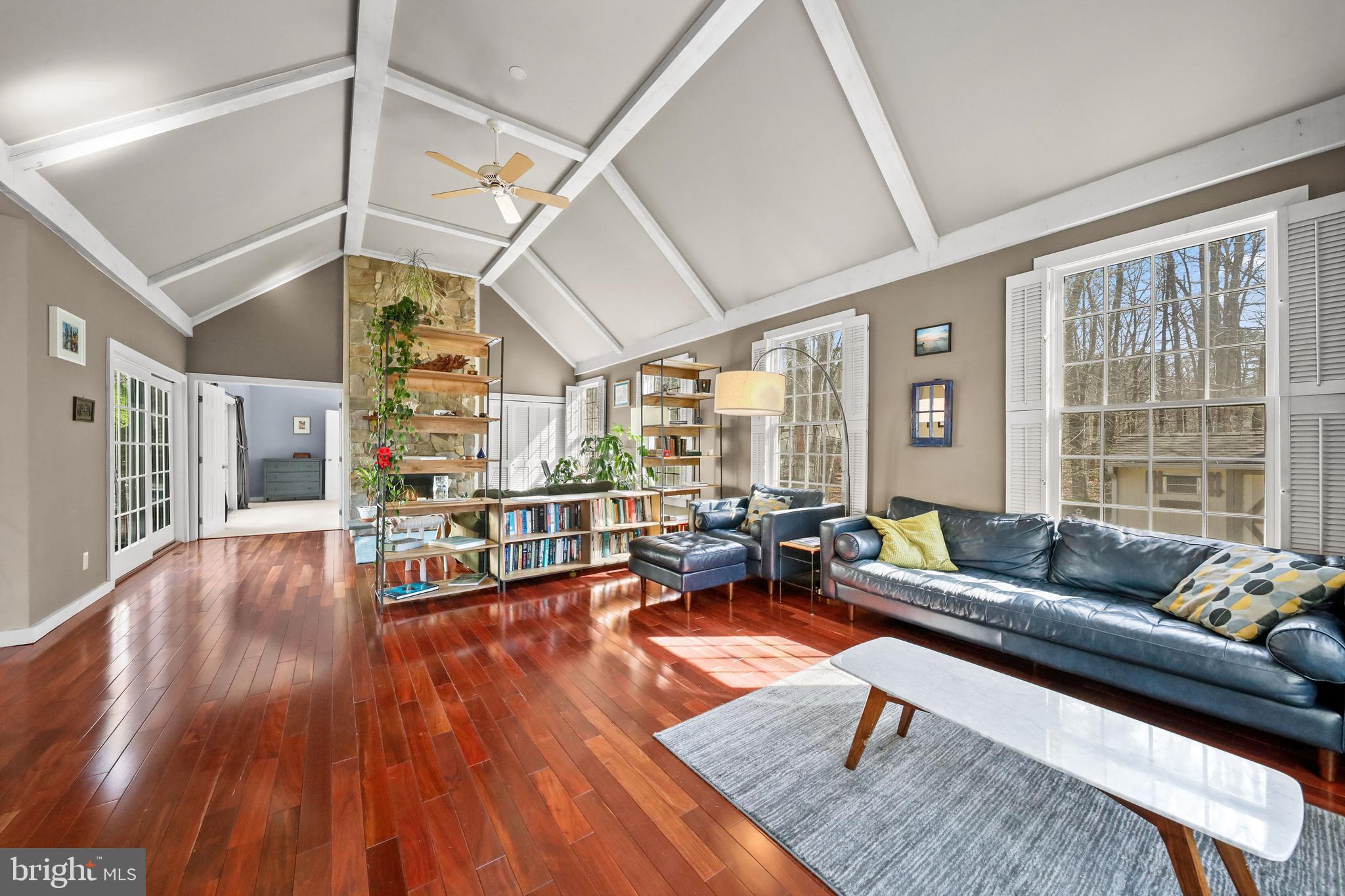 4 RIDGE COURT