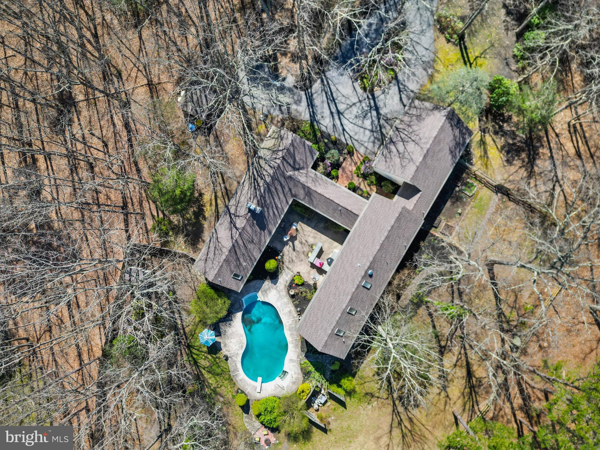 4 RIDGE COURT