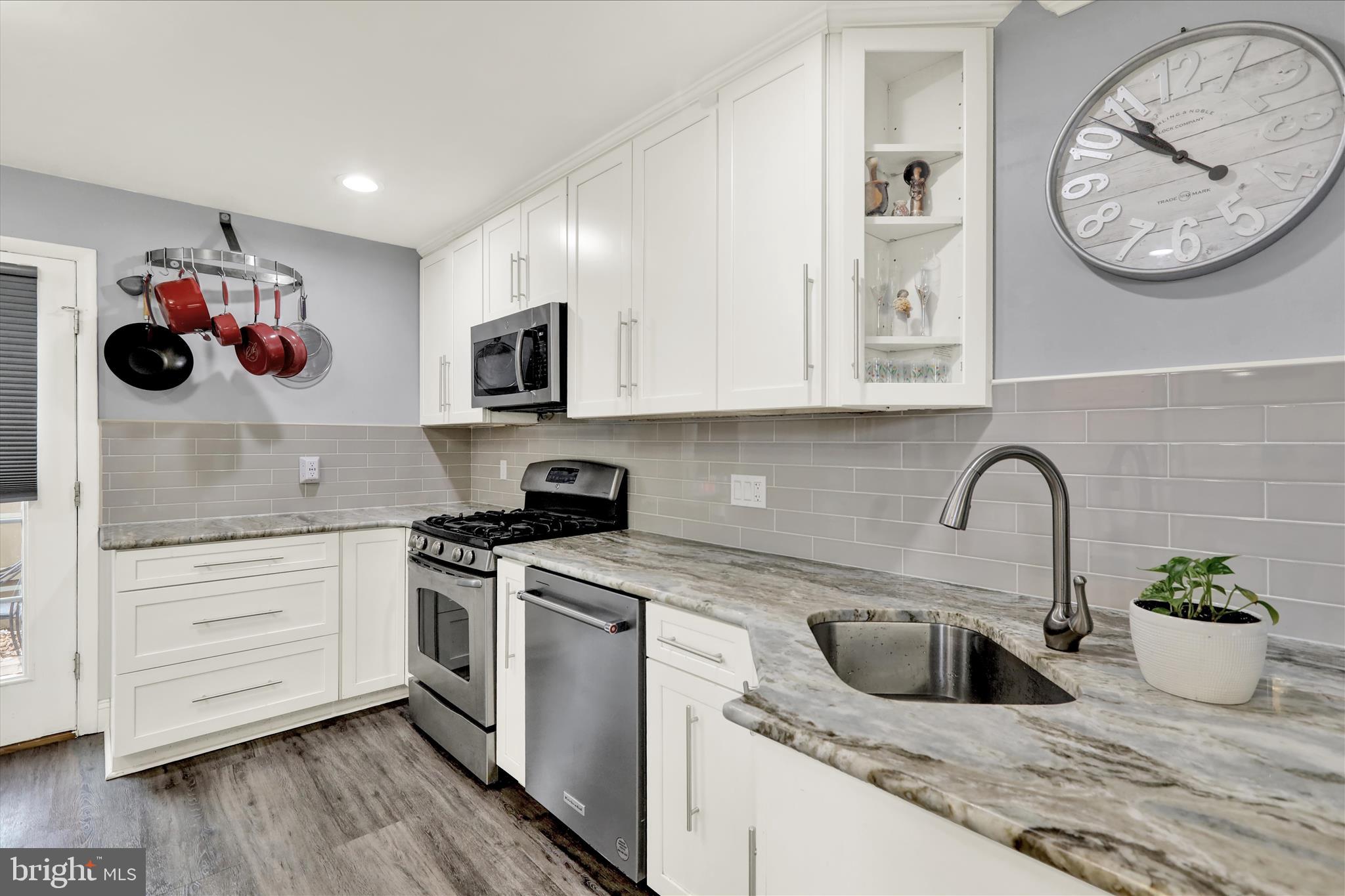 FLYING HILLS - Residential