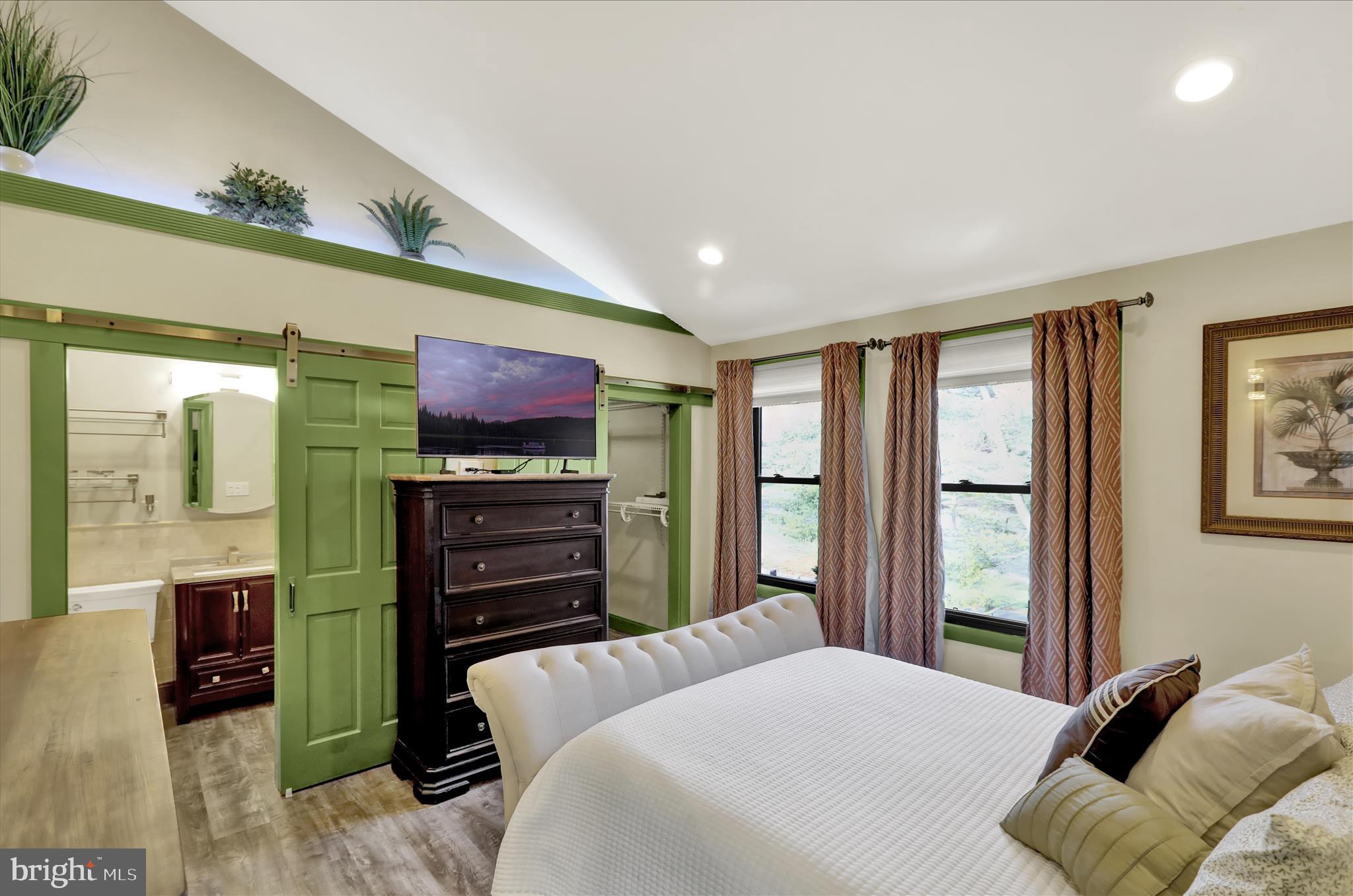 FLYING HILLS - Residential