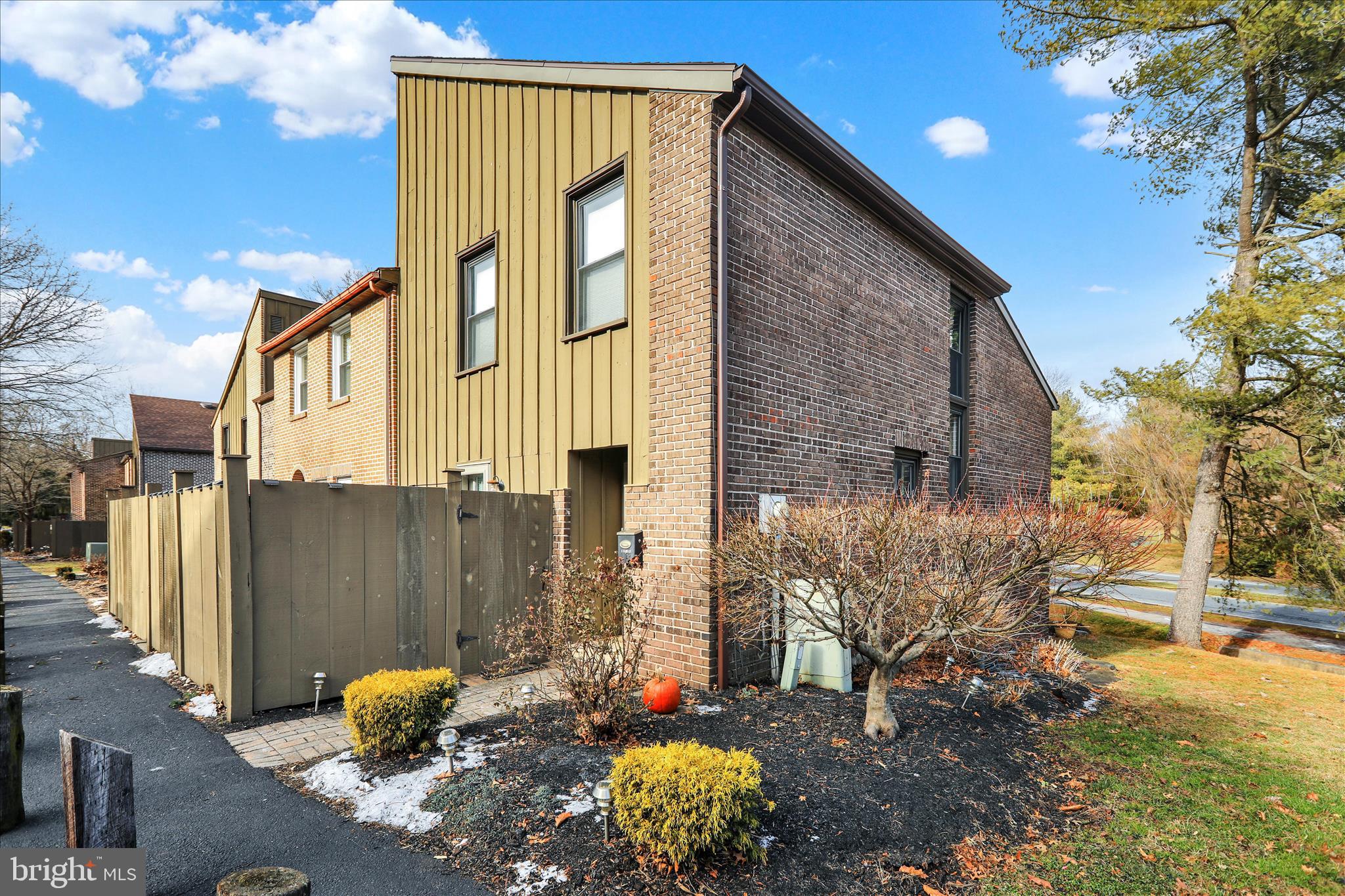 FLYING HILLS - Residential