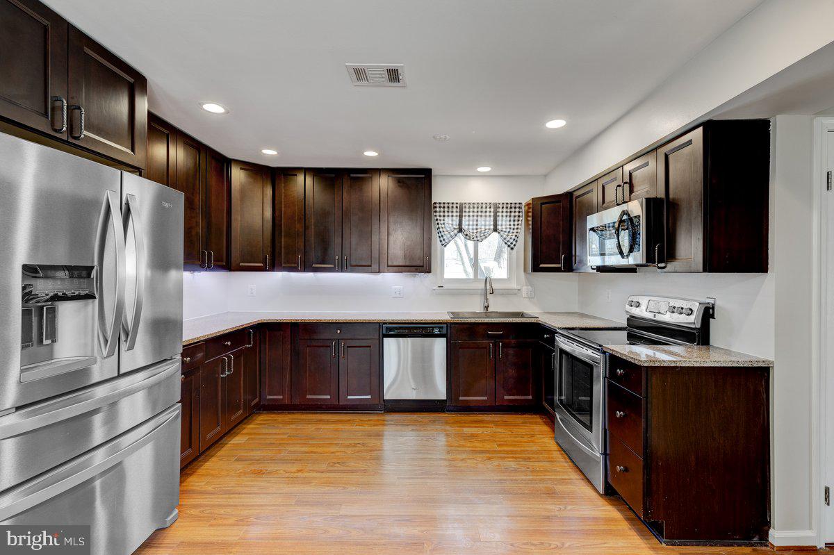 DALE CITY - Residential Lease