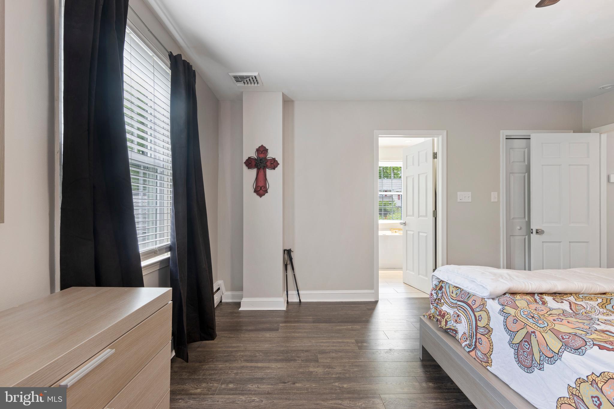 ROSLYN - Residential