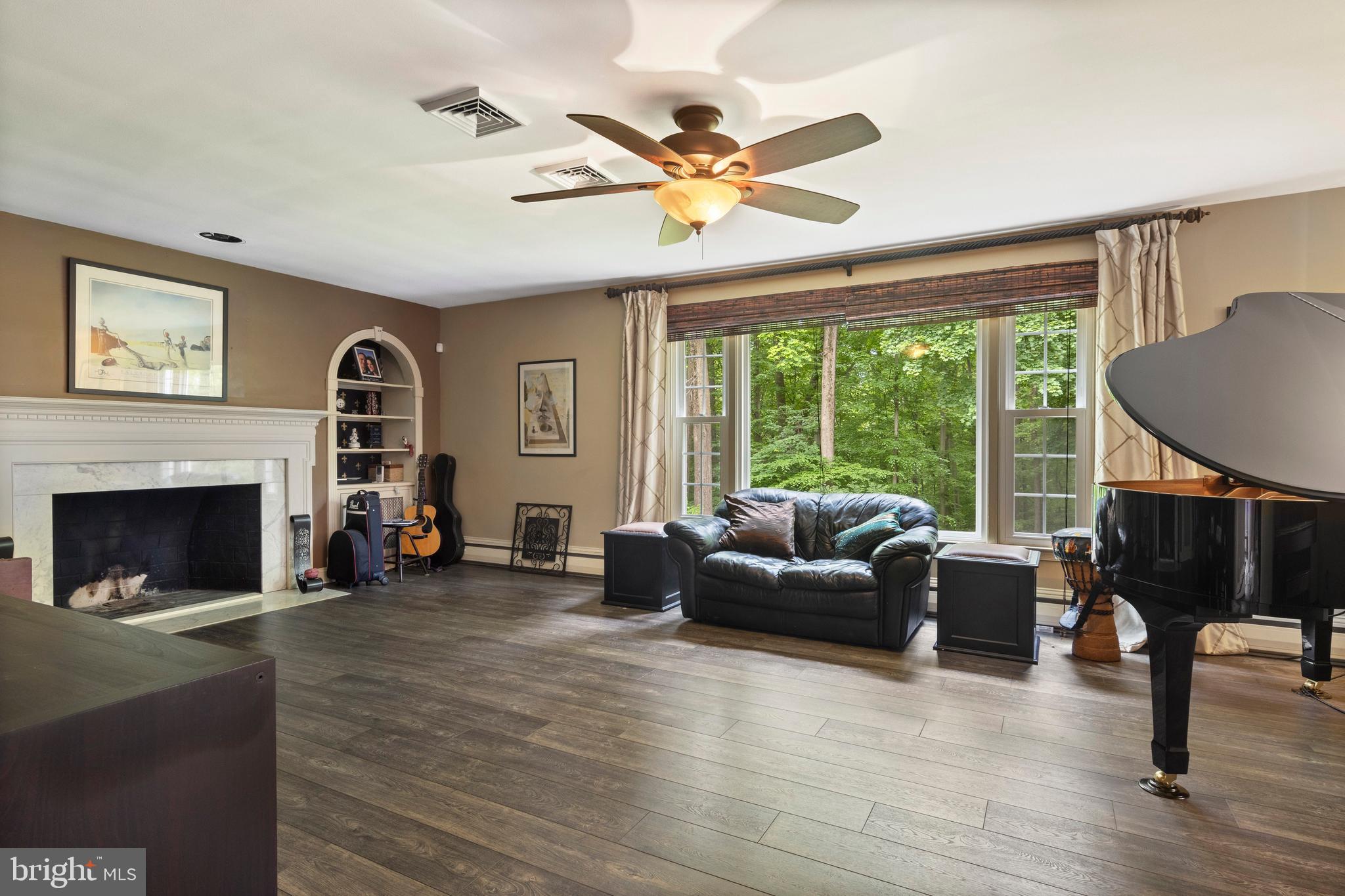 ROSLYN - Residential