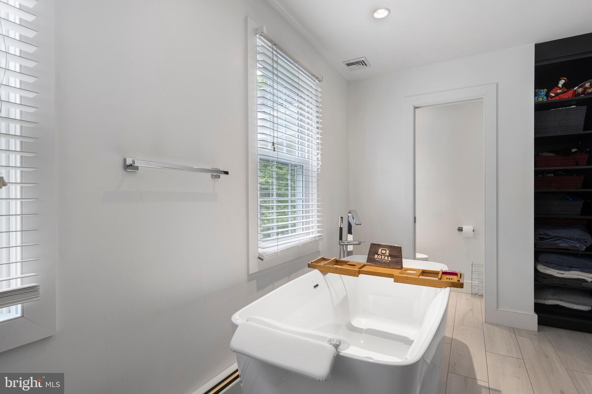 ROSLYN - Residential