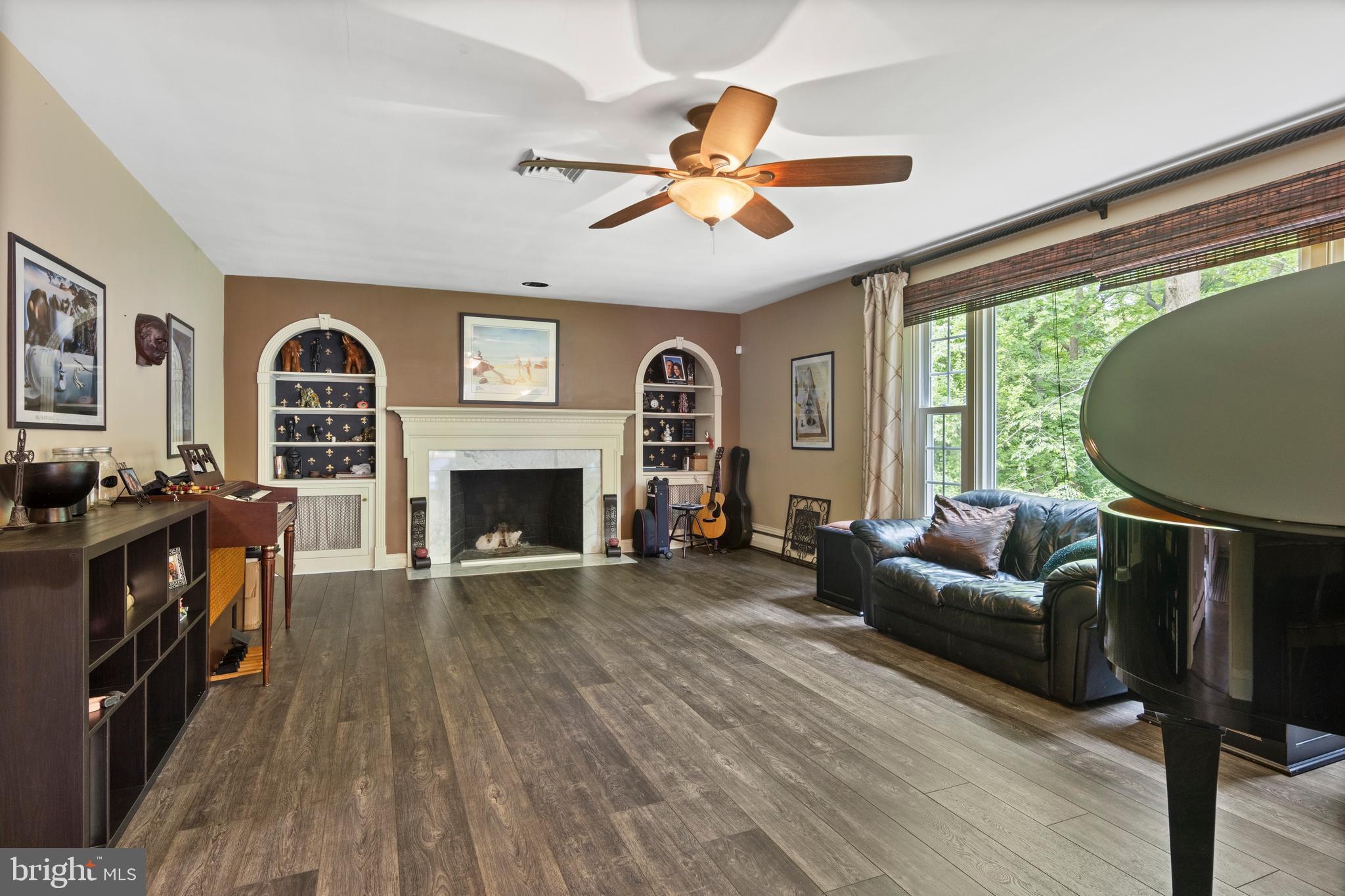 ROSLYN - Residential