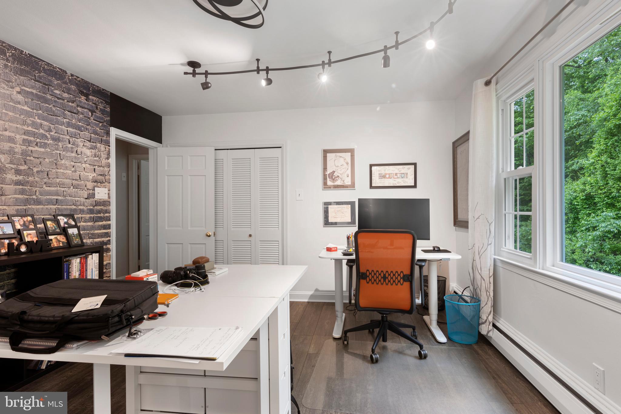 ROSLYN - Residential