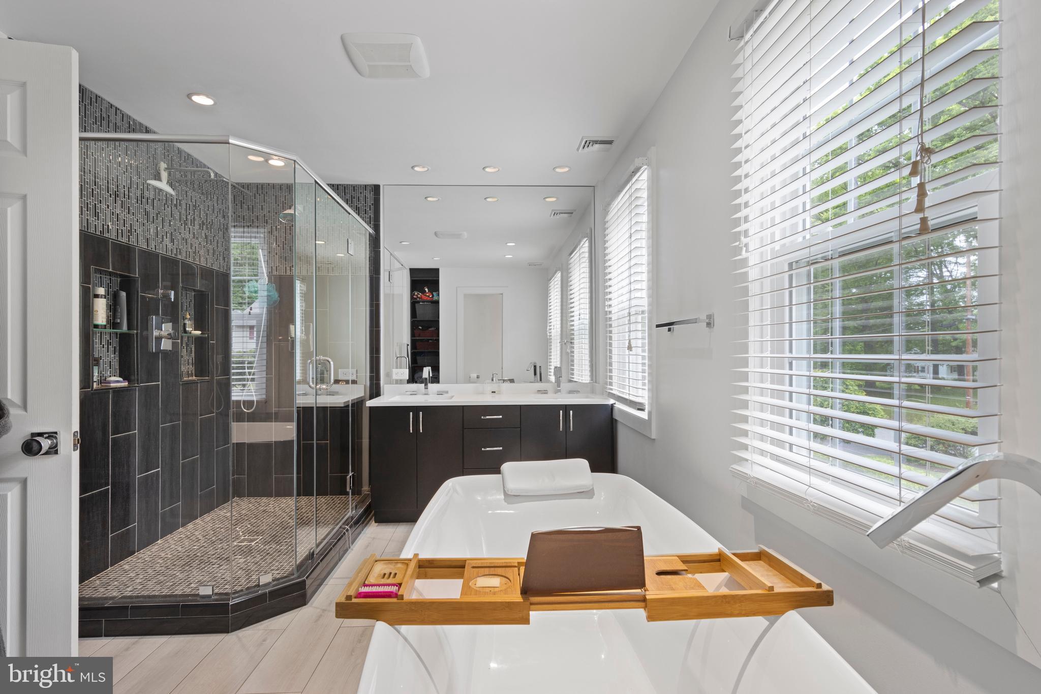 ROSLYN - Residential