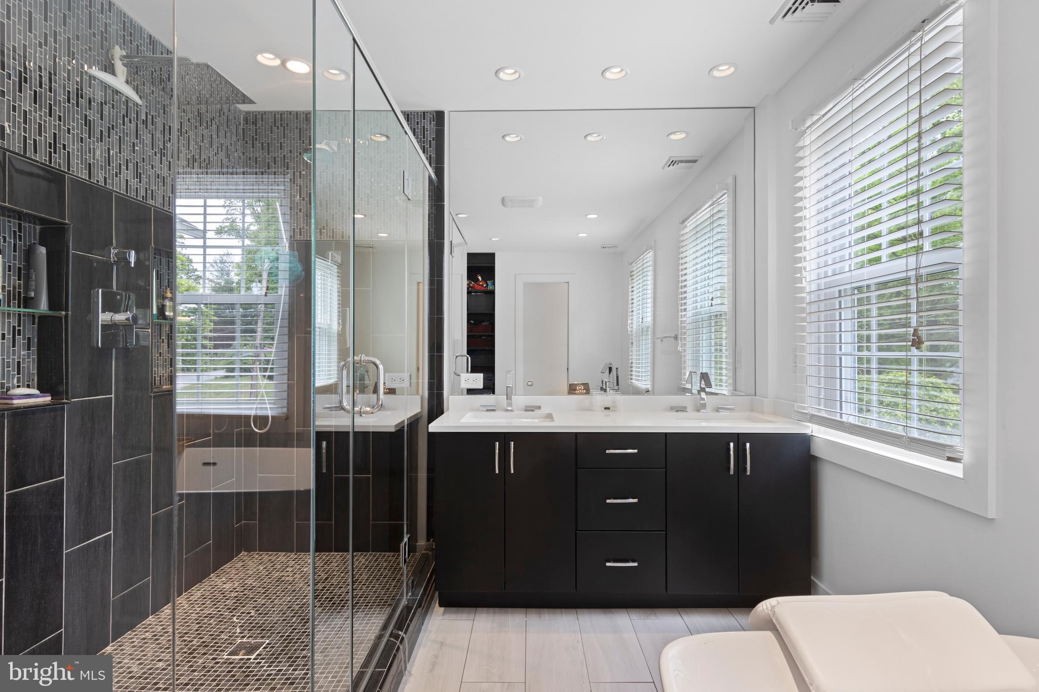 ROSLYN - Residential