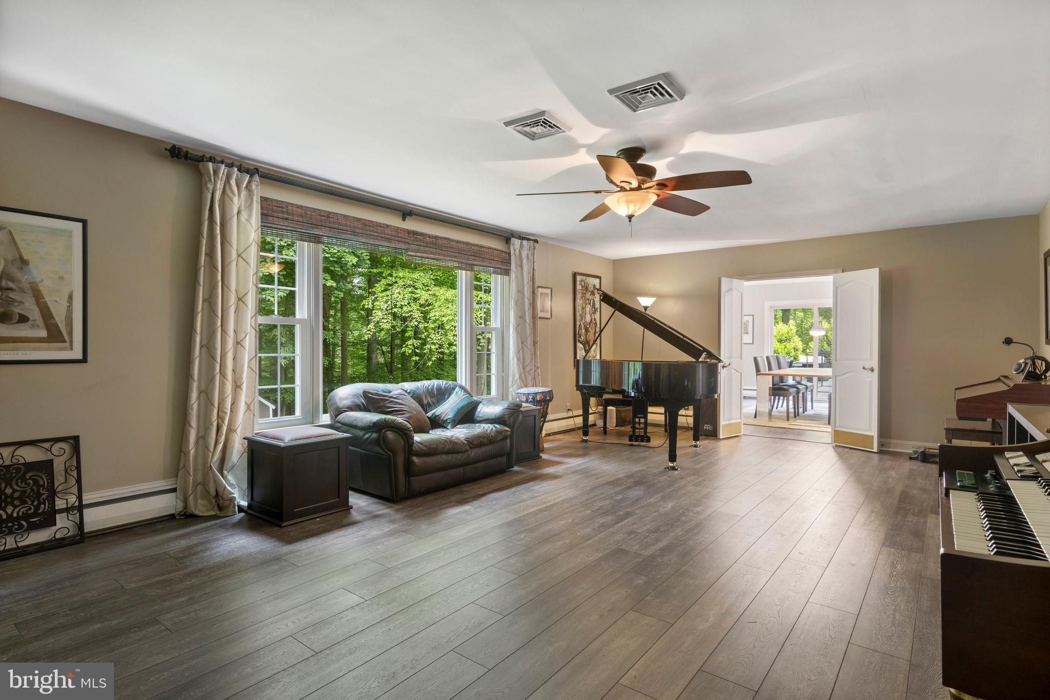 ROSLYN - Residential