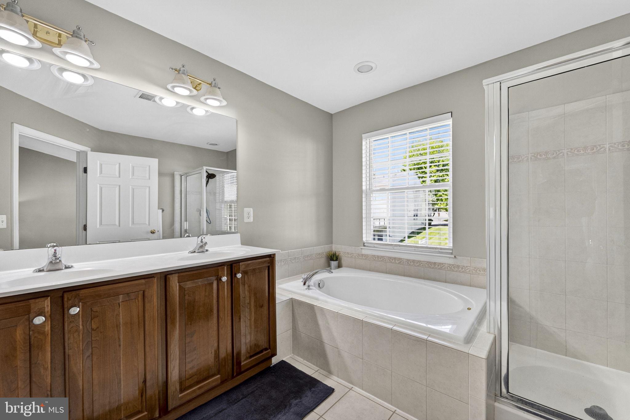 LAKELAND PLACE - Residential