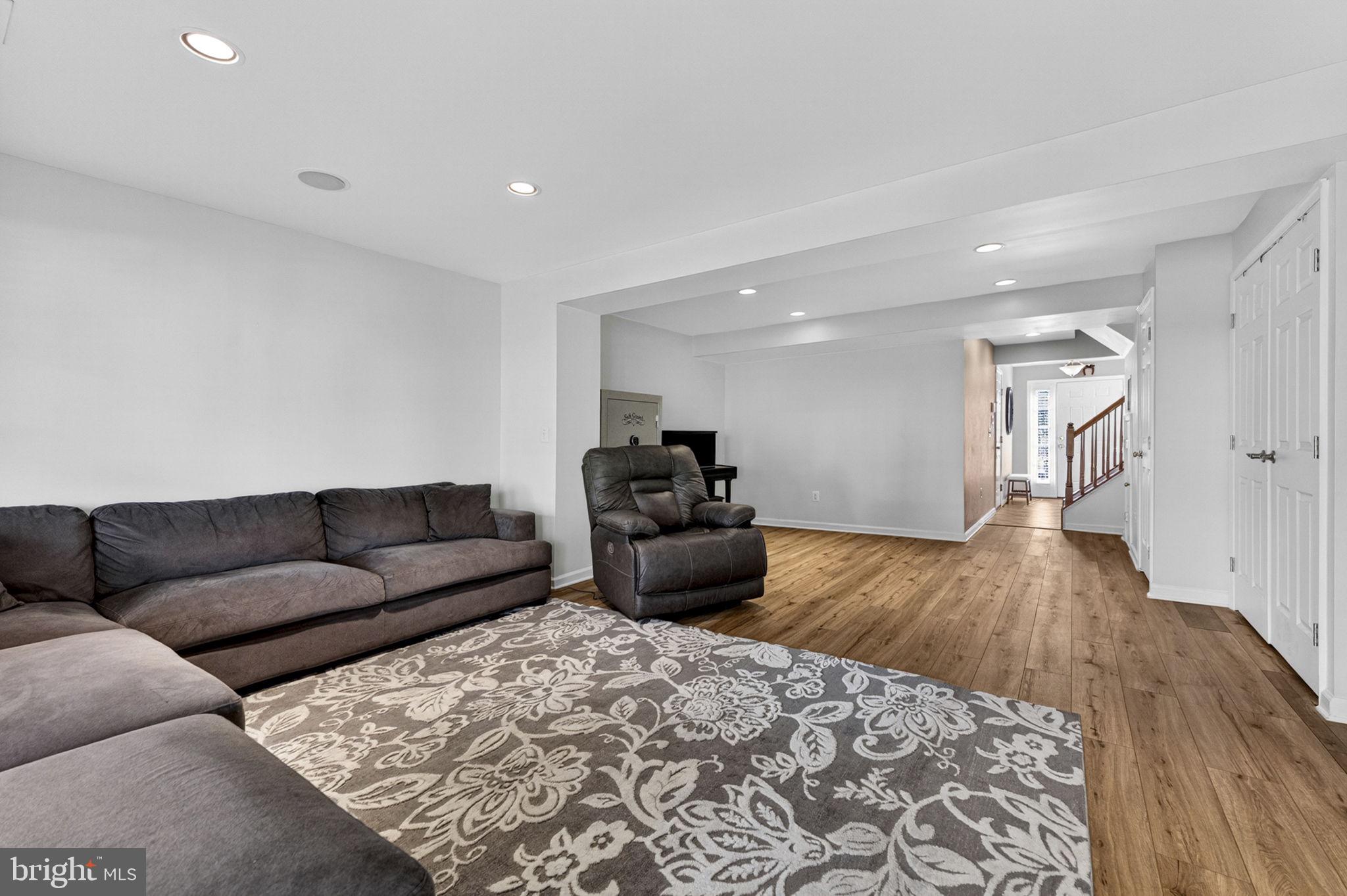 LAKELAND PLACE - Residential