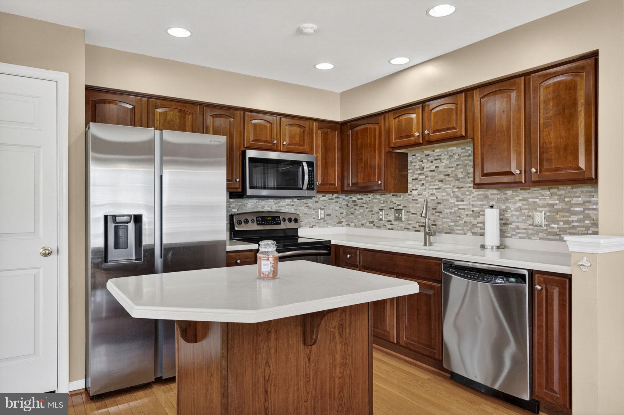 LAKELAND PLACE - Residential