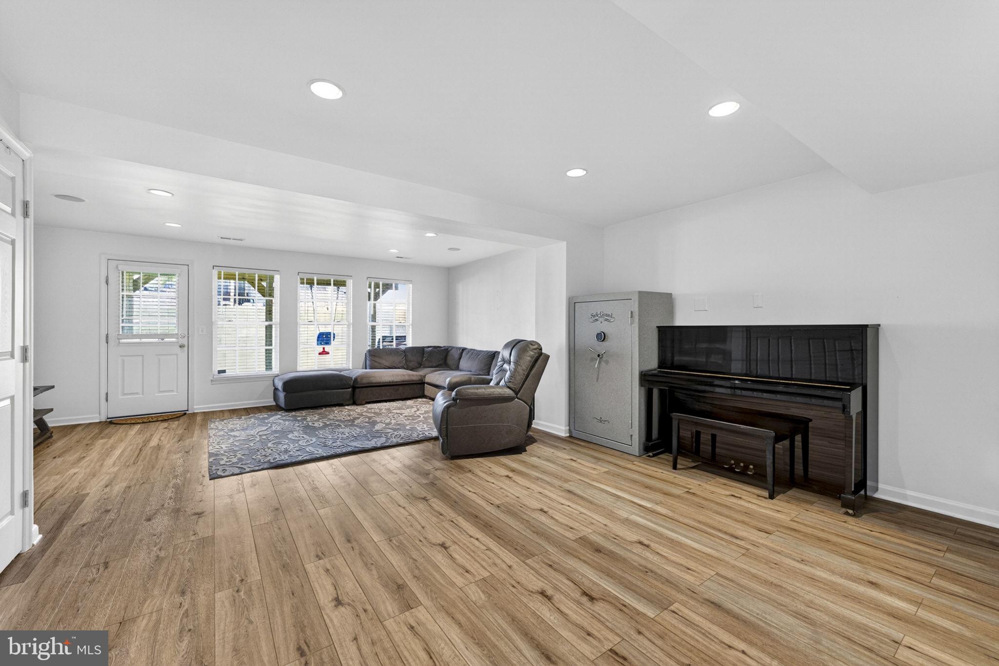 LAKELAND PLACE - Residential