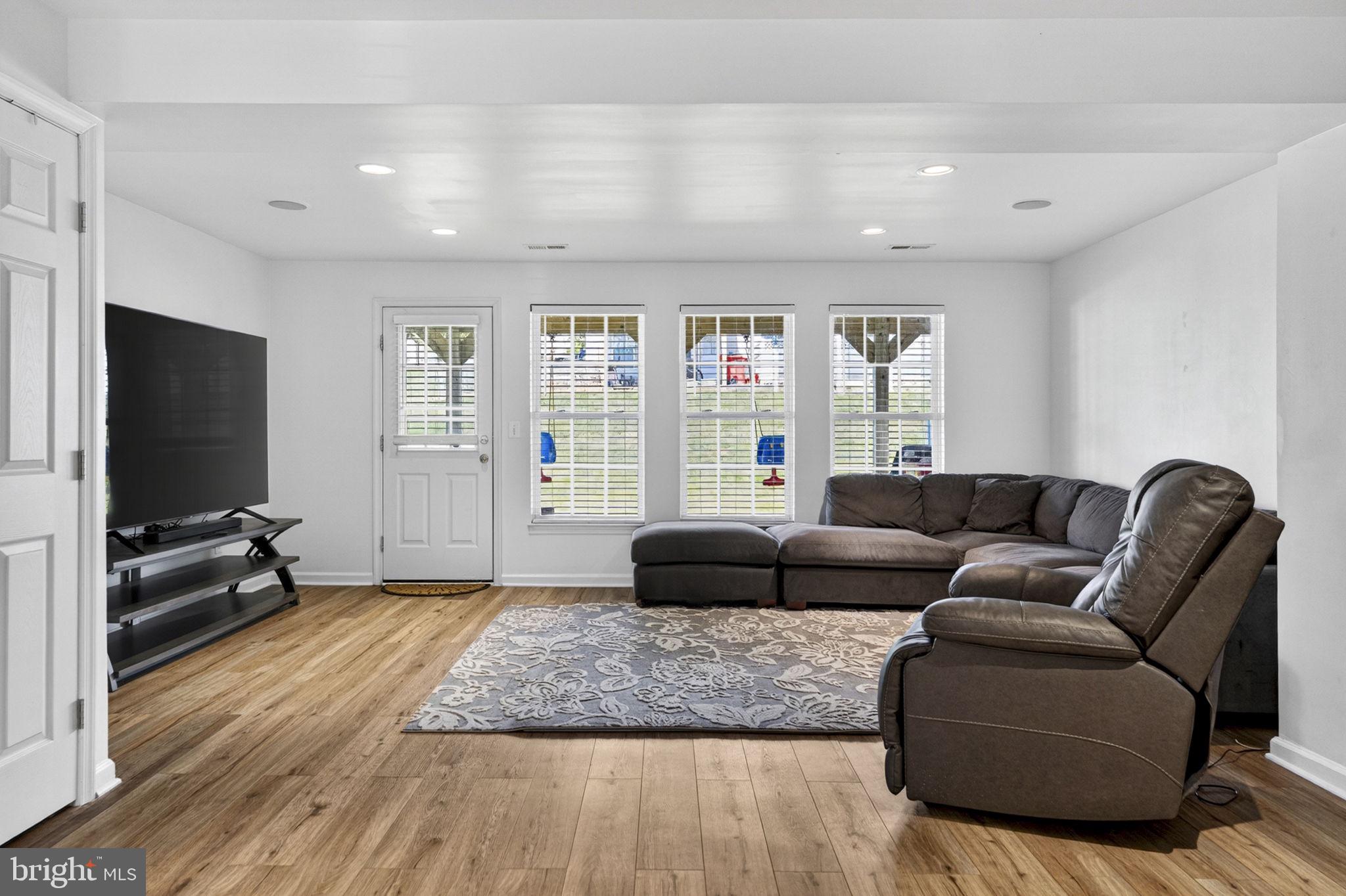 LAKELAND PLACE - Residential