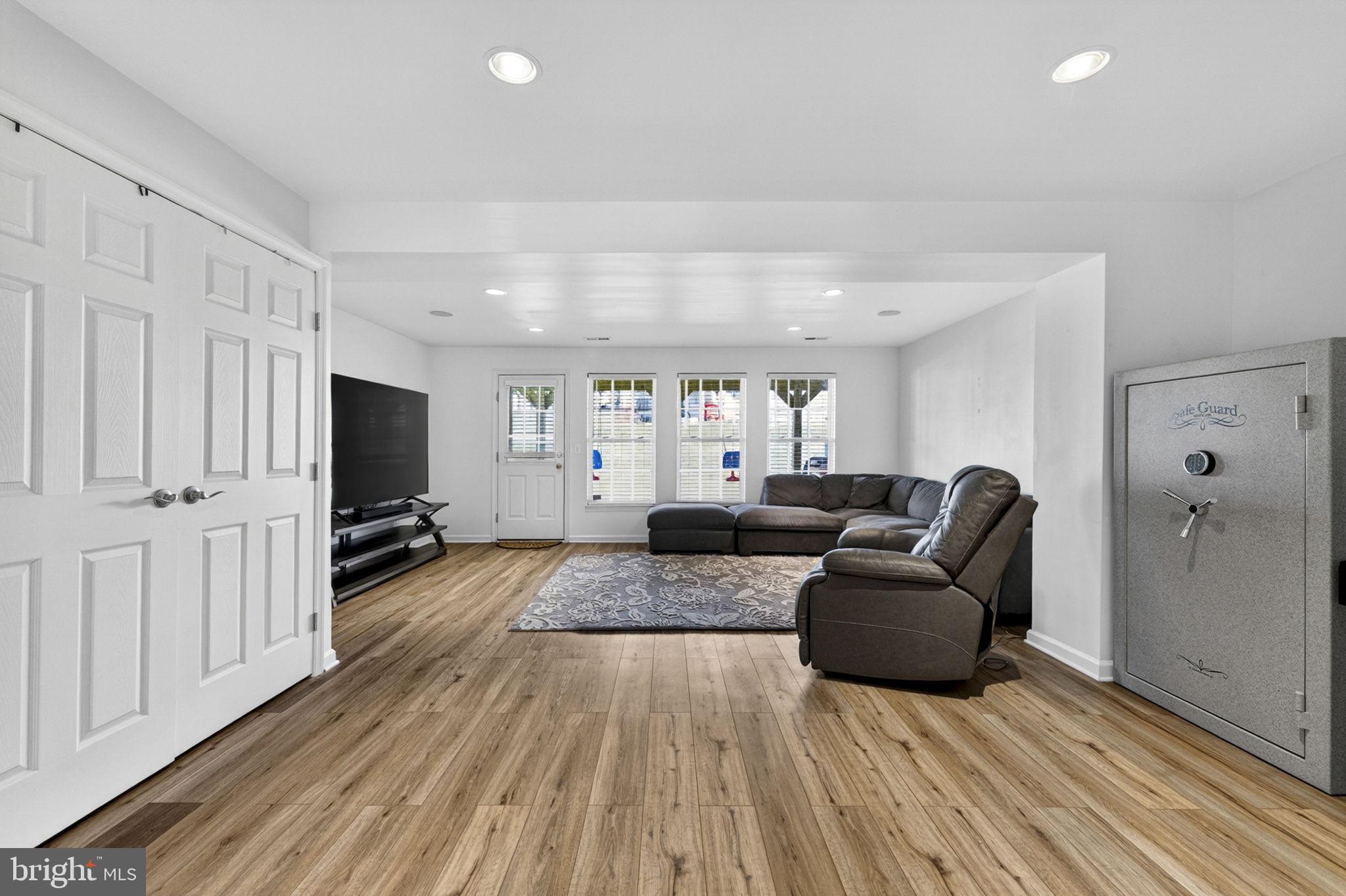 LAKELAND PLACE - Residential