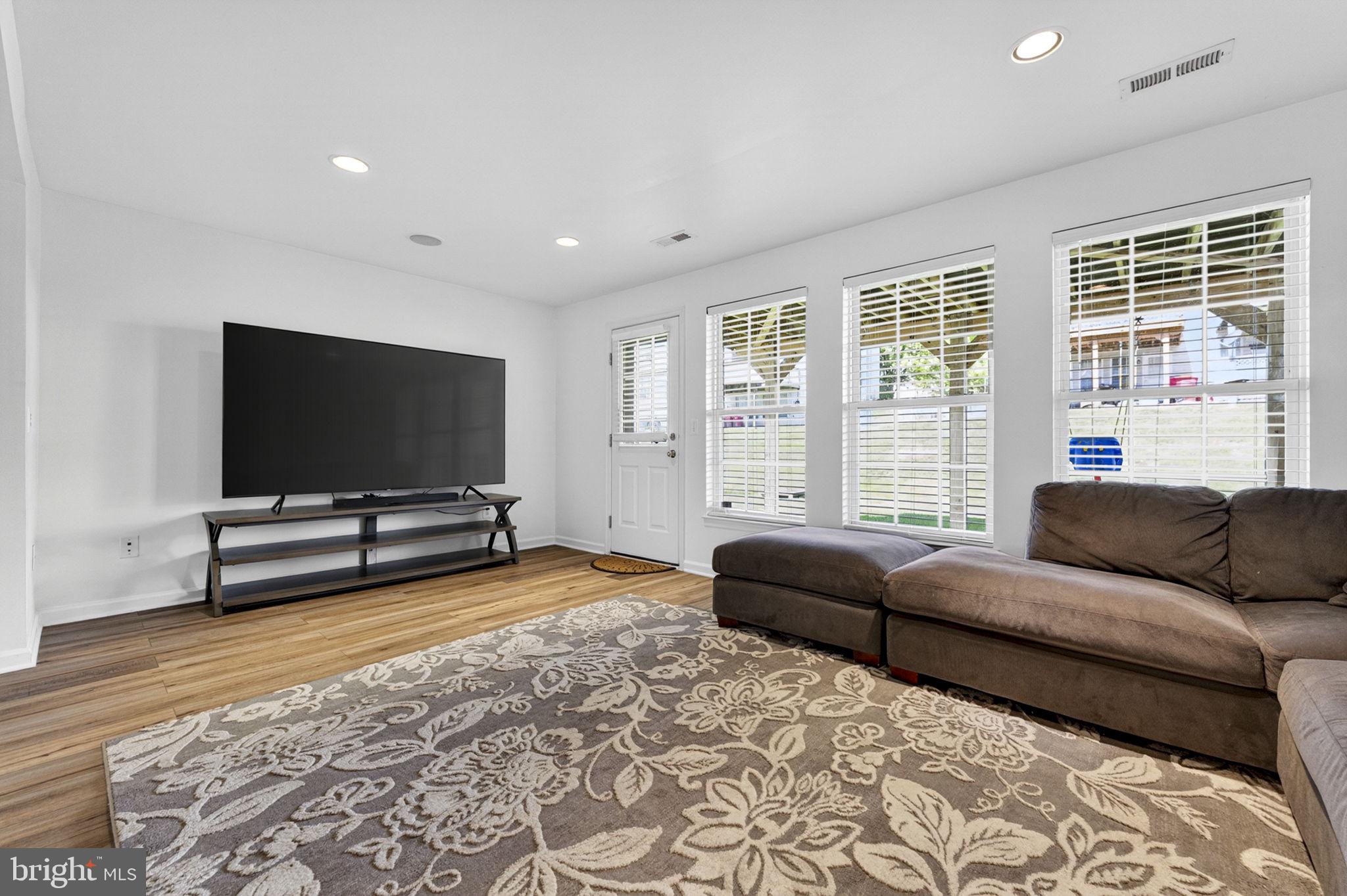 LAKELAND PLACE - Residential