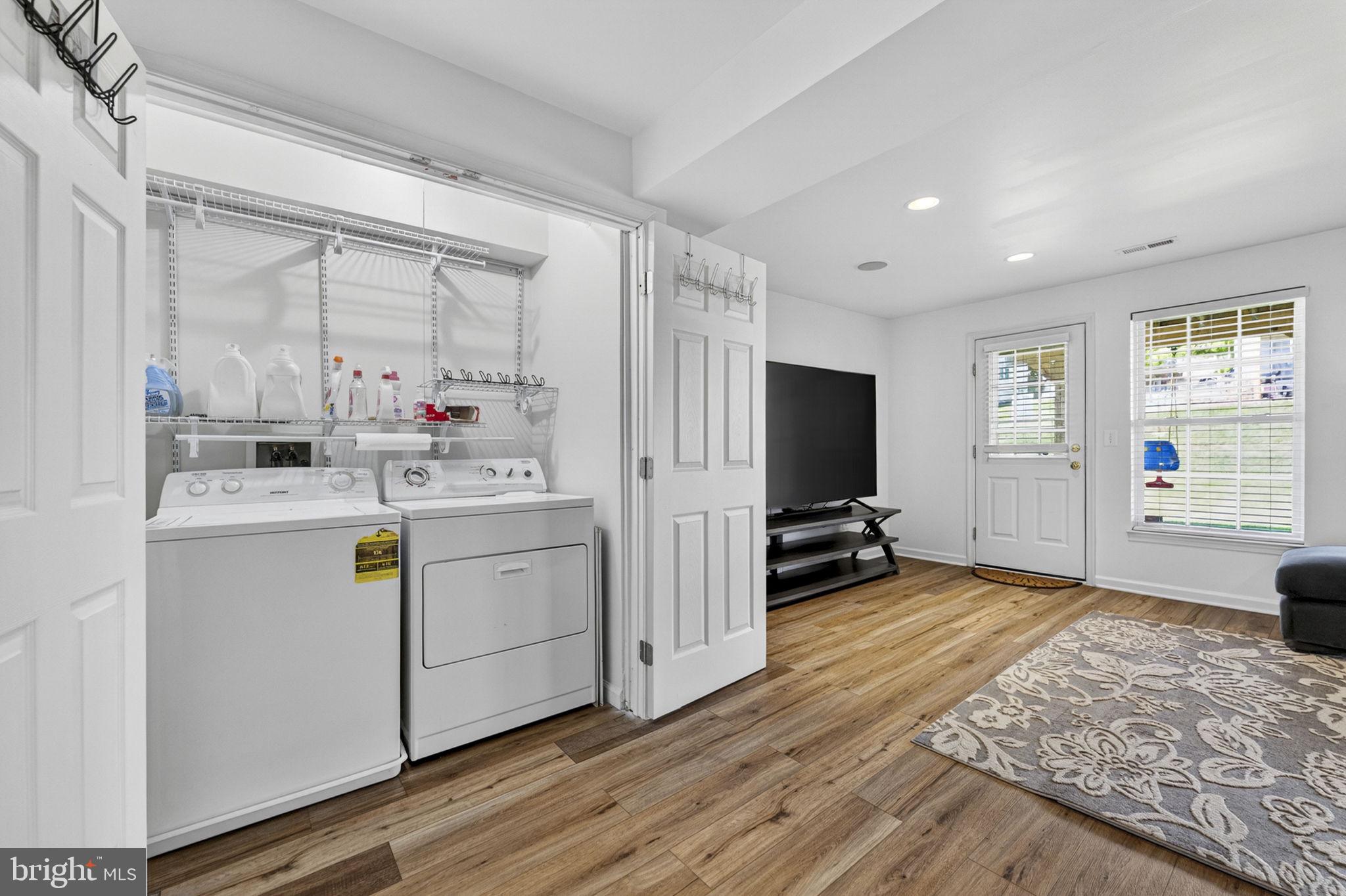LAKELAND PLACE - Residential