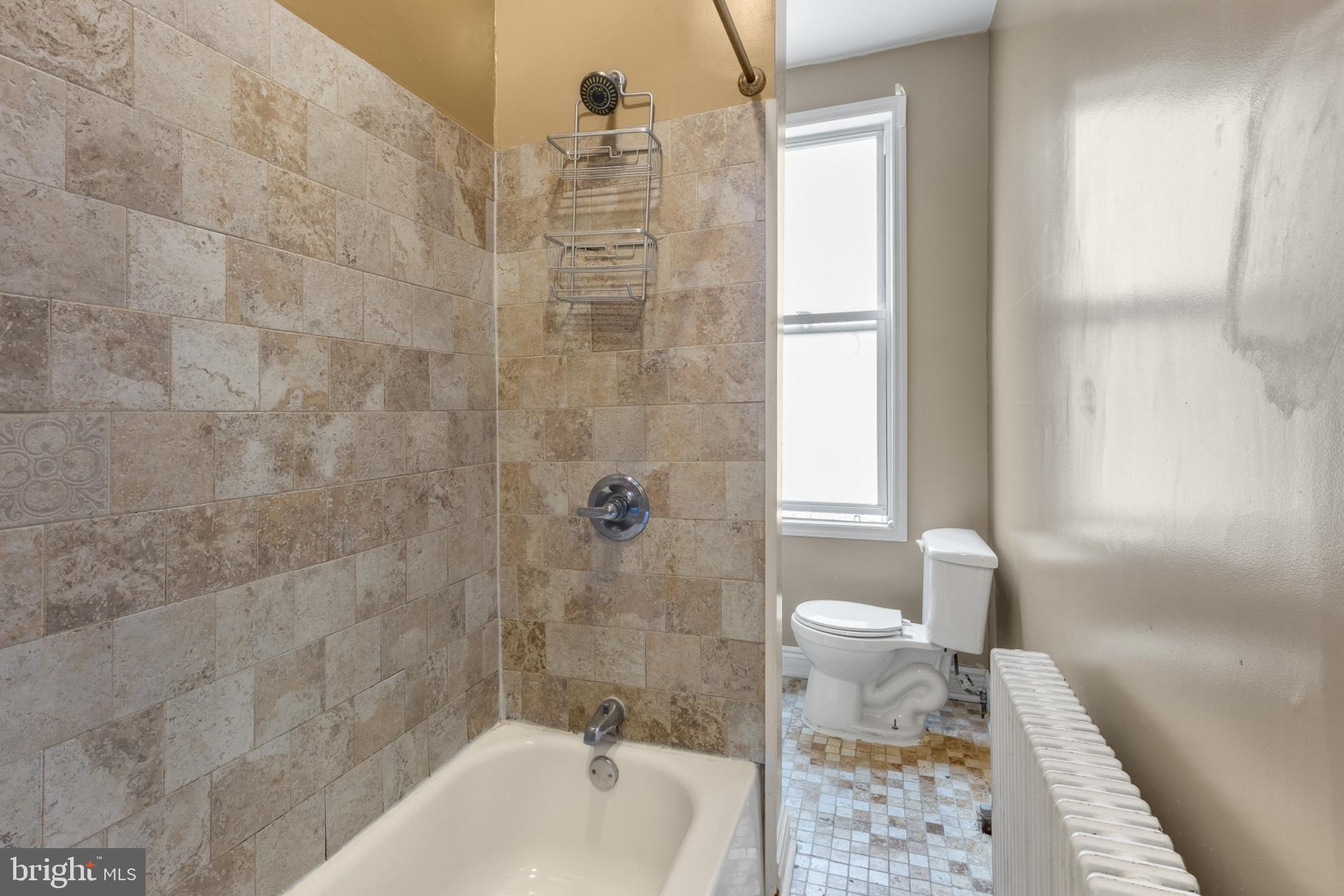 EAST FALLS - Residential Lease