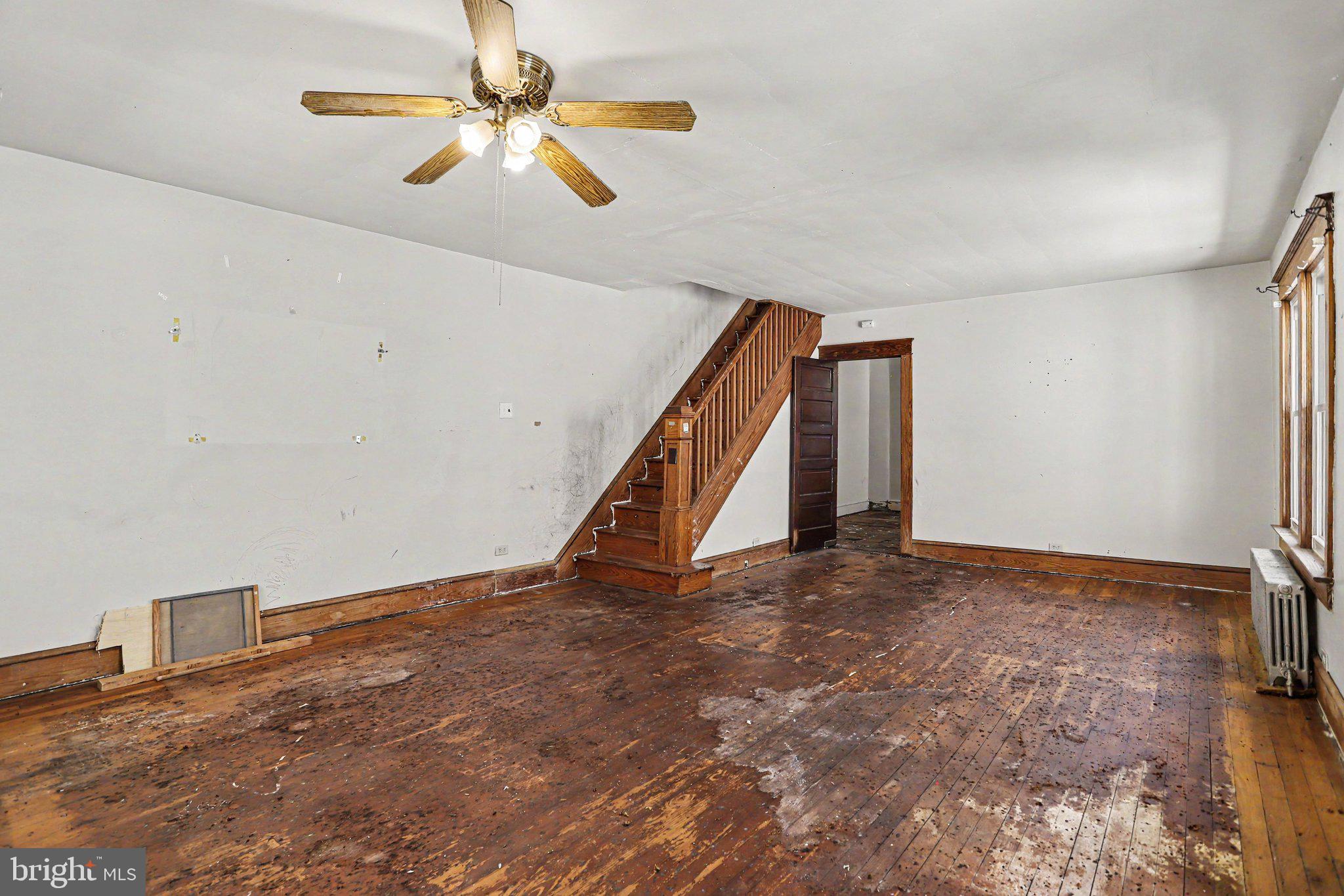 1022 EDISON STREET