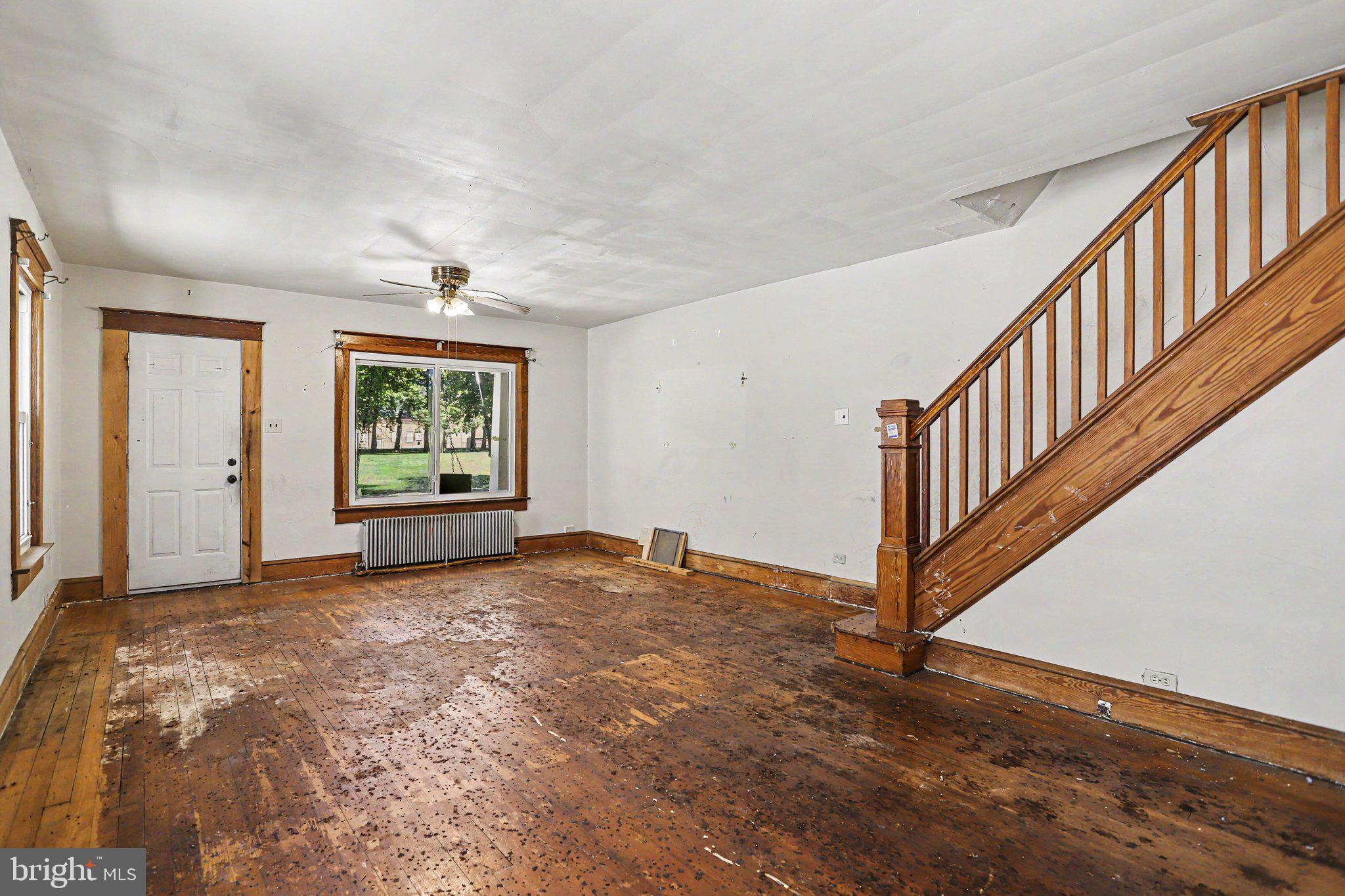 1022 EDISON STREET